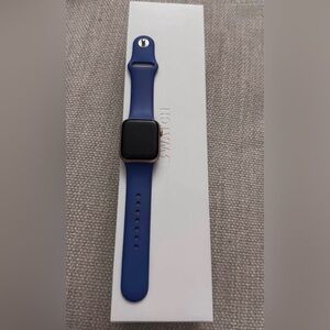 Apple Watch Series 5 40mm Gold Aluminum - Sport Band + gold bracelet band